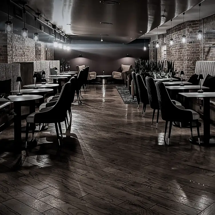 Cavernus, Calgary, AB