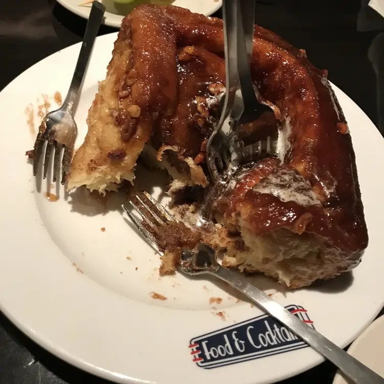 Ike's Food & Cocktails - Minneapolis - Permanently Closed, Minneapolis, MN