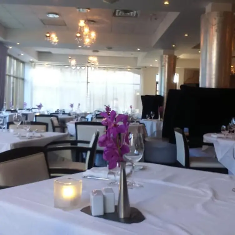 Liv Restaurant - White Oaks Resort & Spa, Niagara-on-the-Lake, ON