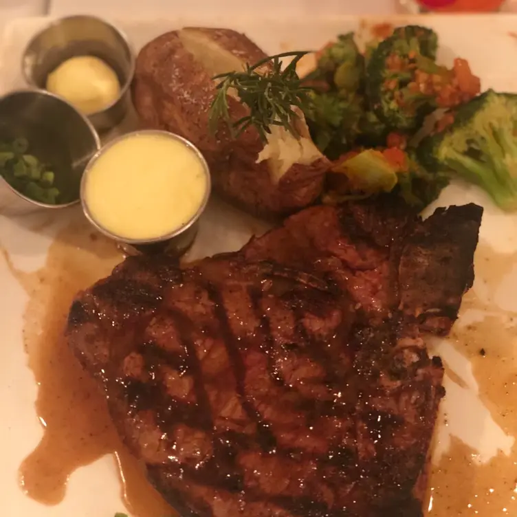 Restaurante Monty's Steakhouse Springfield Permanently Closed