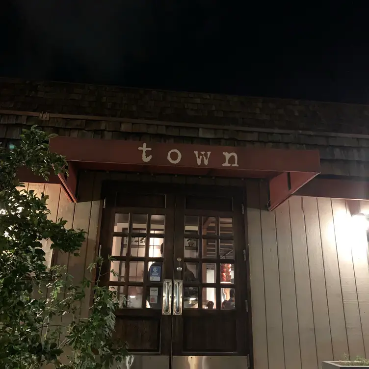 Town - Permanently Closed, Honolulu, HI