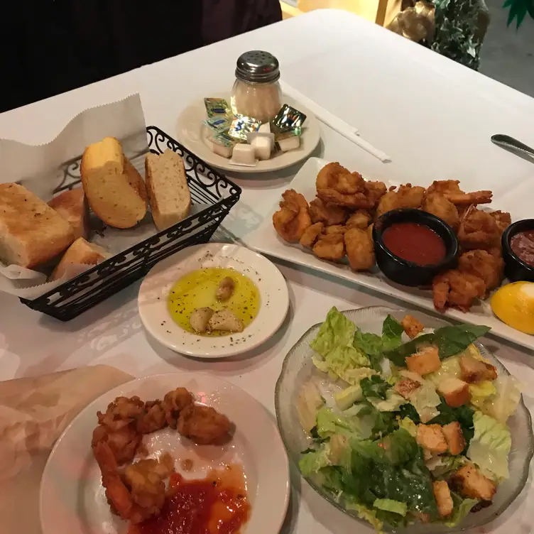 Cucina Mandreucci at Edison Pizza - Top Rated Restaurant in Edison, NJ ...