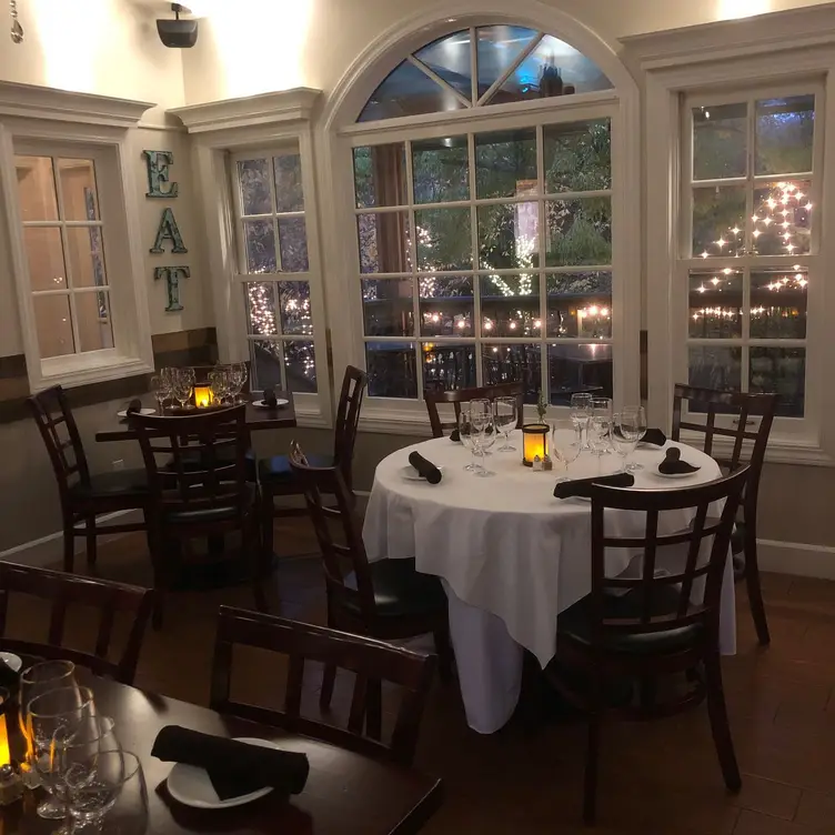 Img - Glen Ellen Inn Grill & Martini Bar, Glen Ellen, CA