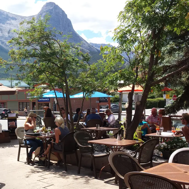 The Wood Restaurant & Lounge