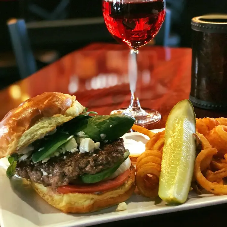 Little Tails Bar and Grill Updated 2024, Bar And Lounge in Lake