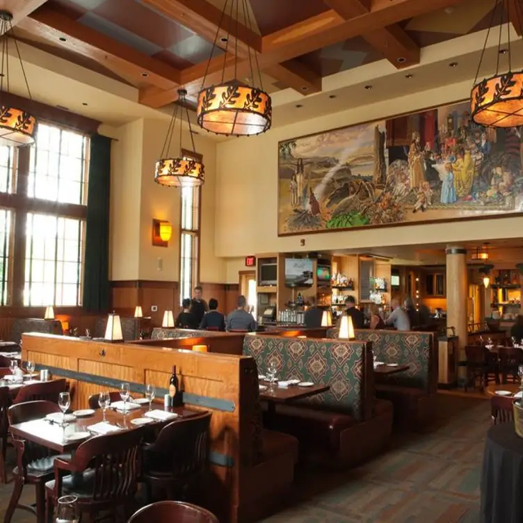 Hudson's Bar & Grill The Heathman Lodge WA Vancouver