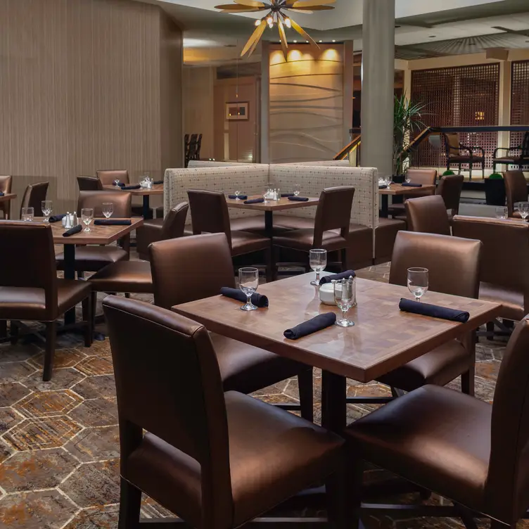 Trofi Restaurant - Doubletree by Hilton Kansas City - Overland Park, Overland Park, KS