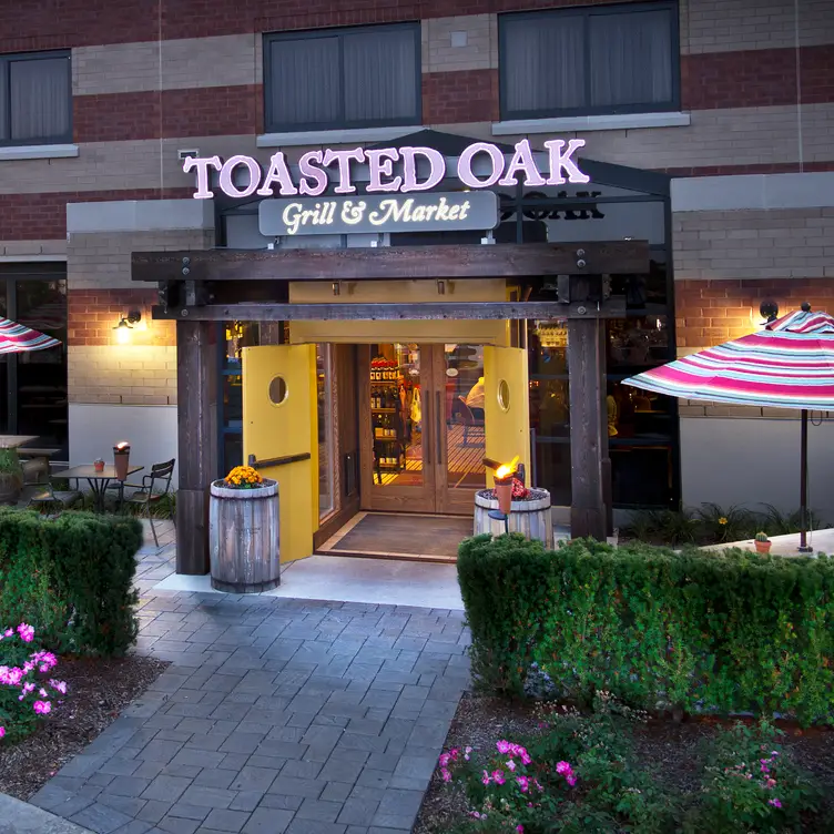 Toasted Oak Grill & Market，MINovi