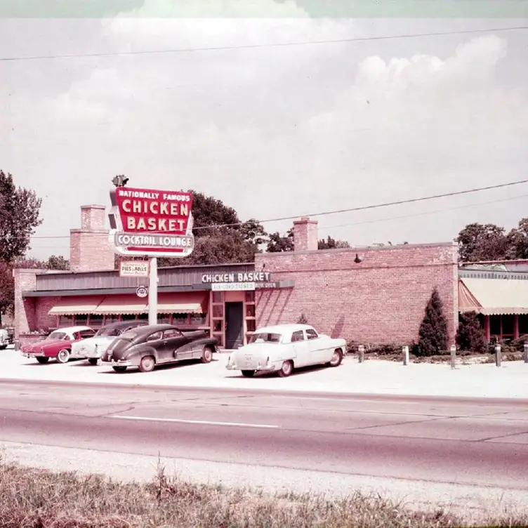 Dell Rhea's Chicken Basket Updated 2024, American Restaurant in