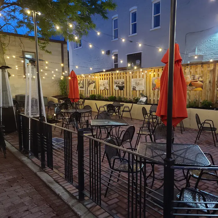 Red Arrow Eatery & Self-Pour - Naperville, Naperville, IL