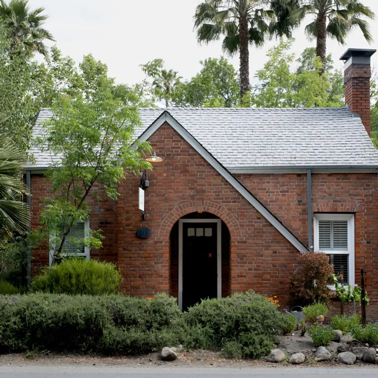 LOLA Winery Tasting Room, Calistoga, CA