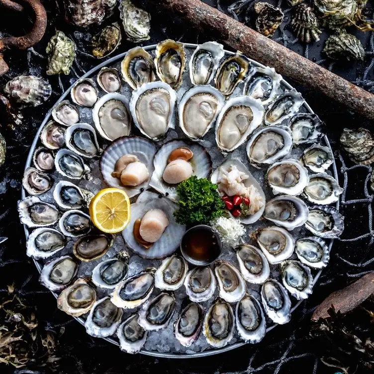 Fanny Bay Oyster Bar & Shellfish Market, Vancouver, BC