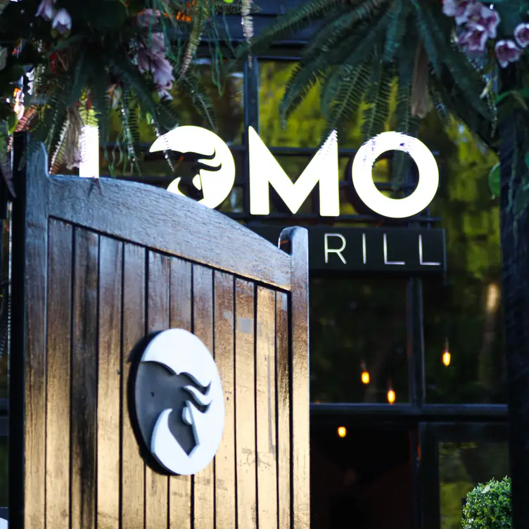 LOMO Bar & Grill，Hertford