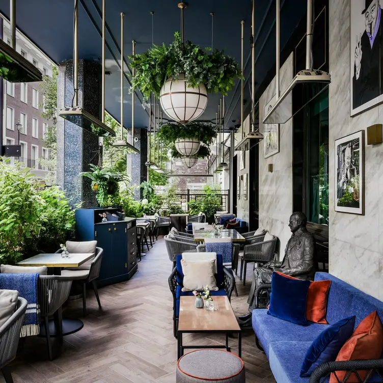 The Churchill Bar & Terrace - Hyatt Regency London, London, 