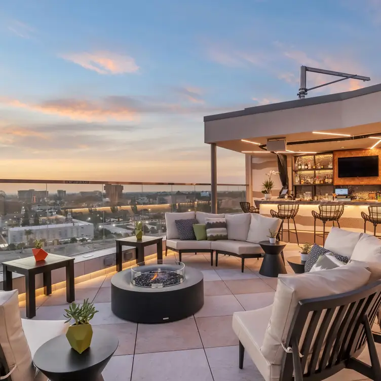 Parkestry Rooftop Bar，CAAnaheim