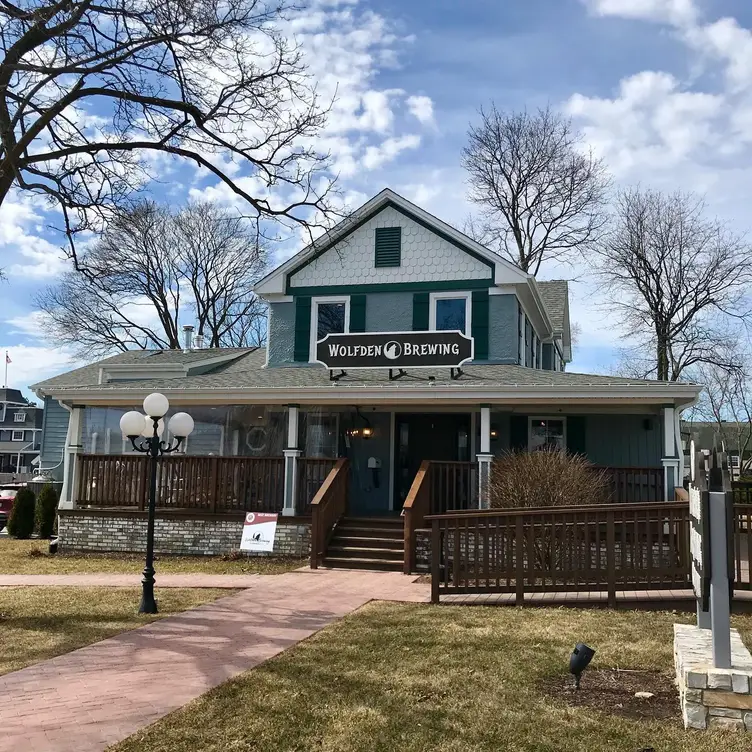Wolfden Brewing Company, Bloomingdale, IL