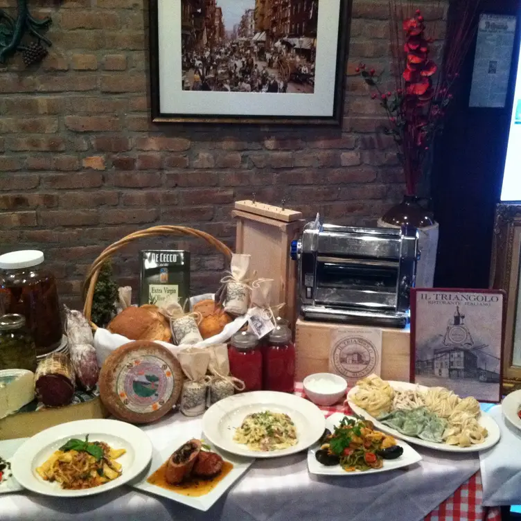 Il Triangolo, Queens, NY