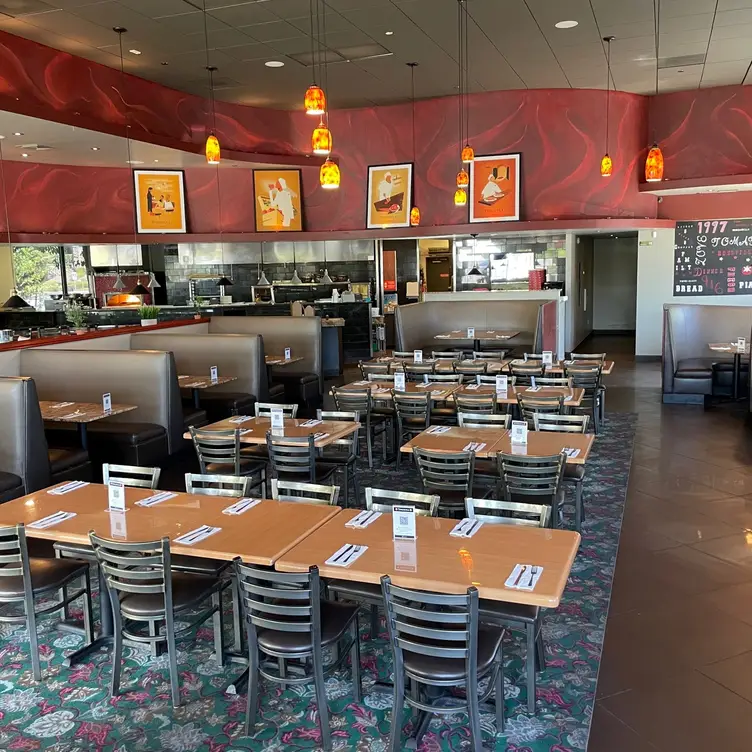 Interior Photo - Tomatina Fresh Italian Roseville，CARoseville