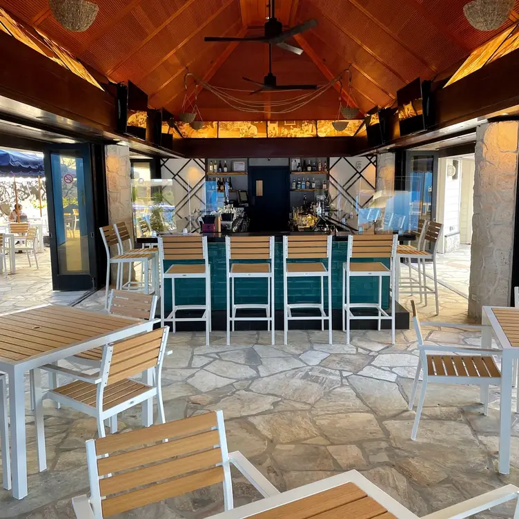 Kani Ka Pila Grille at OUTRIGGER Reef Waikiki Beach Resort