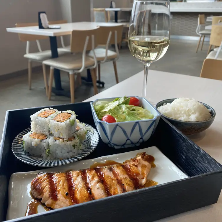 Sushi Momento, Brookline, MA