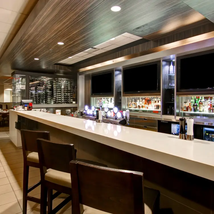 Stages Kitchen + Bar - DoubleTree by Hilton, Edmonton, AB Stages Kitchen + Bar - DoubleTree by Hilton, Edmonton, AB