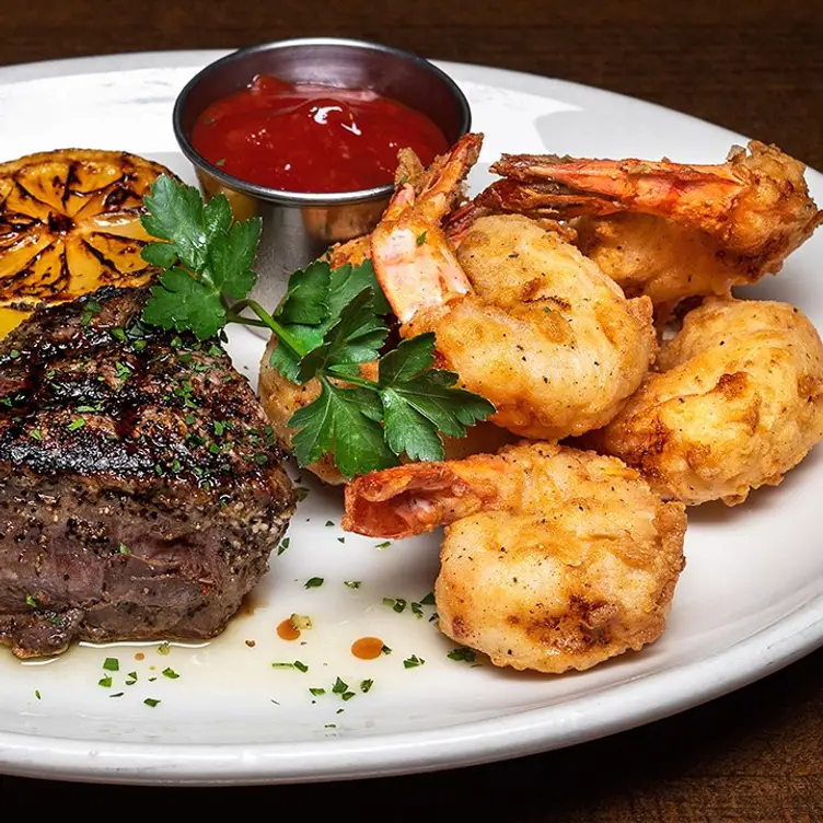 Filet w/ Crispy Fried Shrimp  - Malone's - Louisville，KYLouisville