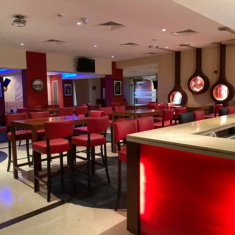 The Resident Bar and Lounge - Crowne Plaza Sohar, Sohar, Sohar