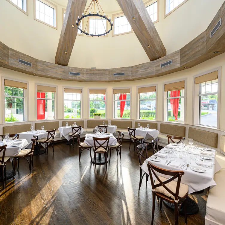 Marvelously decorated rotunda dining room  - Baranda, Southampton, NY
