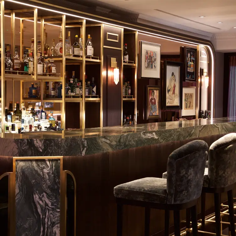 A chic new bar, specializing in Port - Seven Park Place Bar & Lounge, London, 