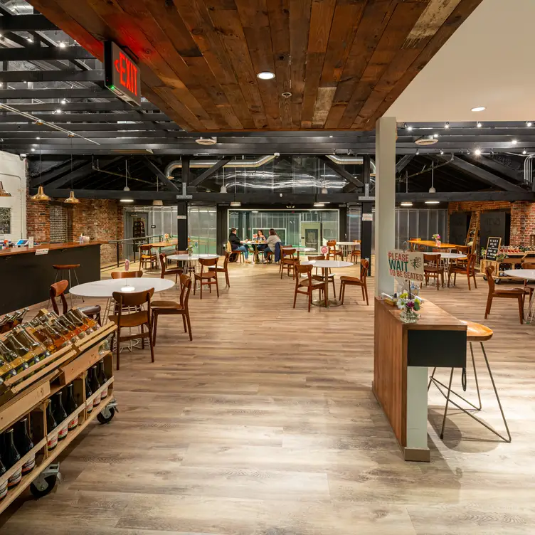 Main Dining Room - Threadbare Cider House，PAPittsburgh