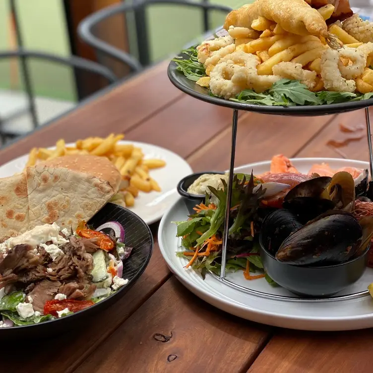 Leopold Sporties Seafood Platter - Leopold Sportsman’s Club，AU-VICLeopold