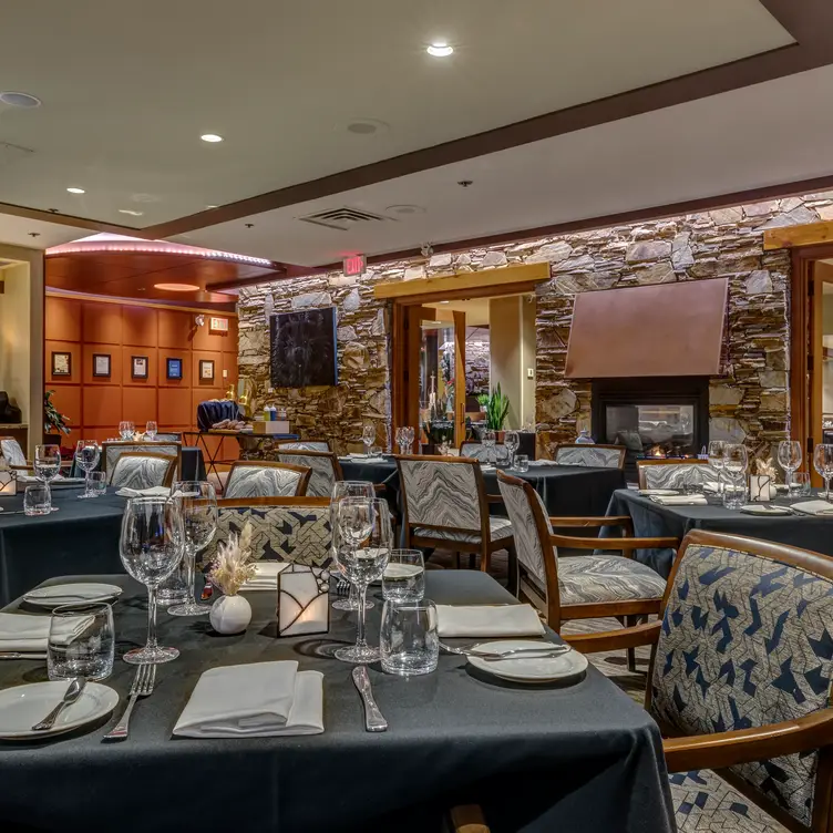 Cinnamon Bear Grille Hilton Whistler Resort and Spa Restaurant