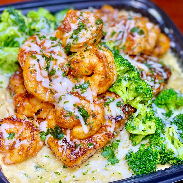 Salmon Shrimp &amp; Broccoli Alfredo  - Quincy Culinary, Chicago, IL