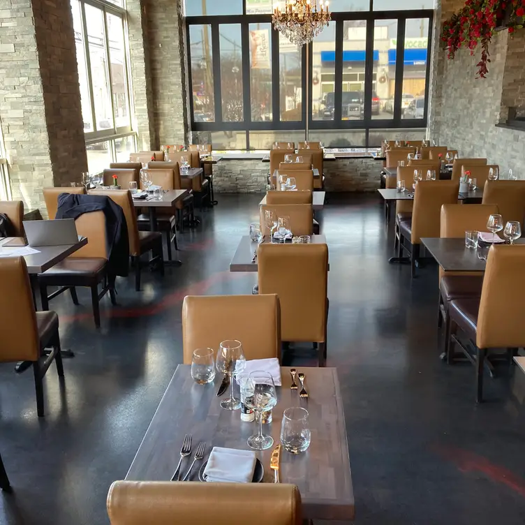 Lava Restaurant and Lounge Updated 2024, Fusion Restaurant in Staten