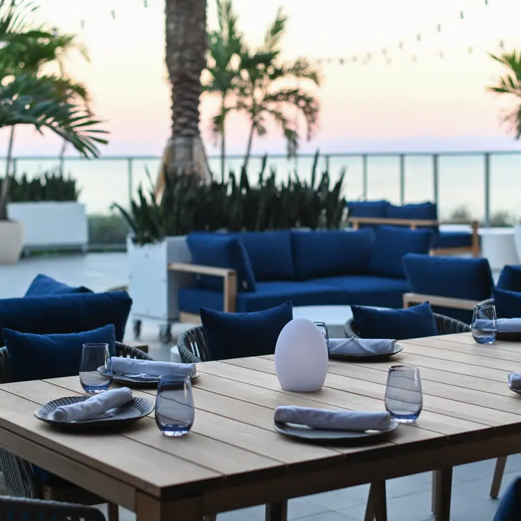 DUNE by LT, an elegant oceanfront dining escape. - DUNE By Laurent Tourondel，FLFort Lauderdale