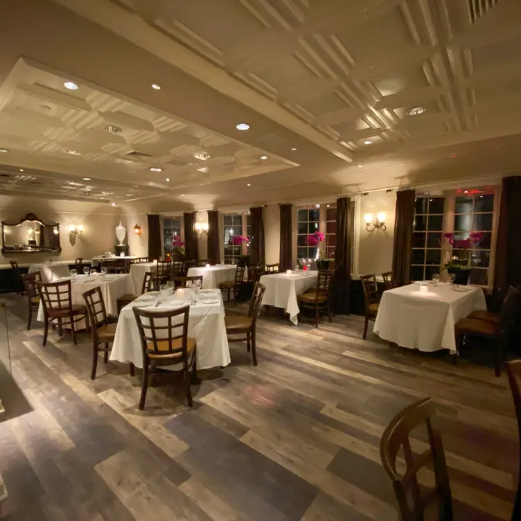 Rose Room - Volpe Ristorante at Fox Hollow，NYWoodbury