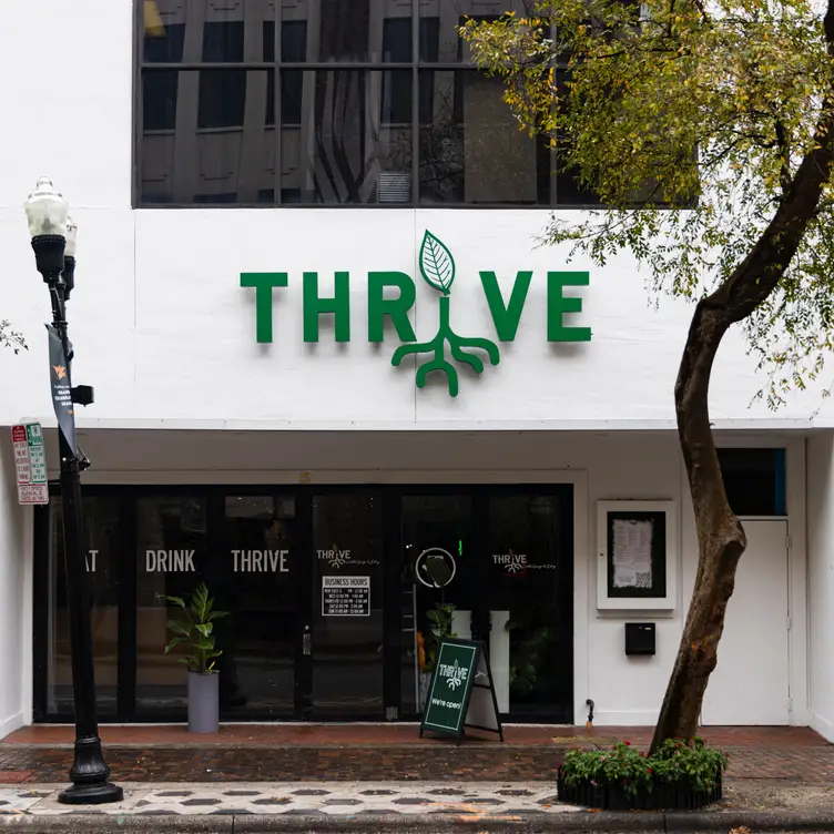Thrive Cocktail Lounge & Eatery, Orlando, FL