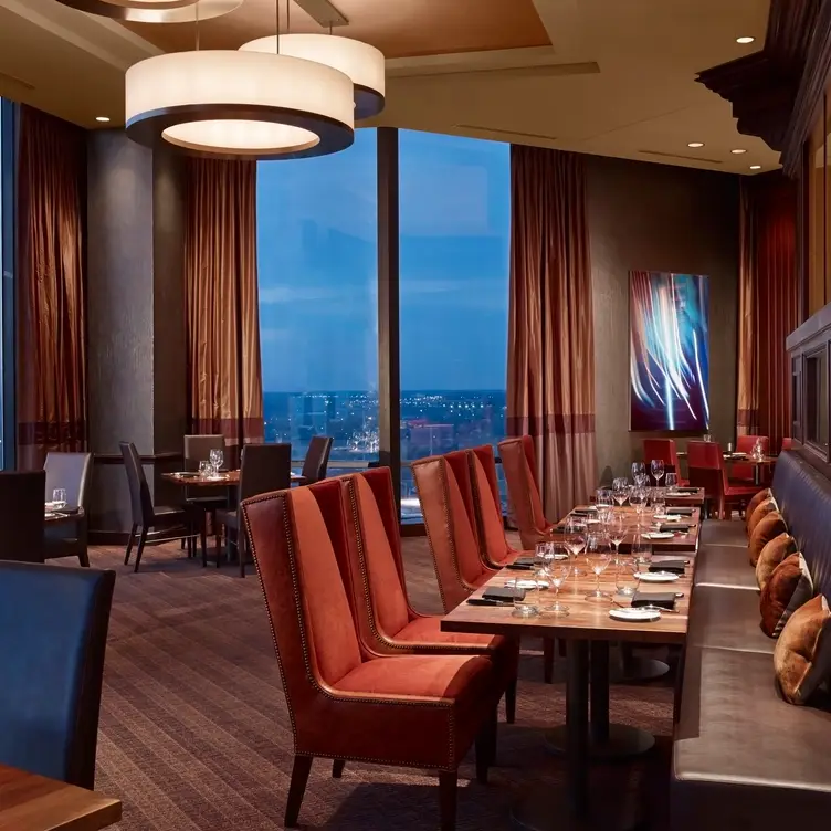 SER Steak + Spirits features unparalleled views - SER Steak+Spirits TX Dallas