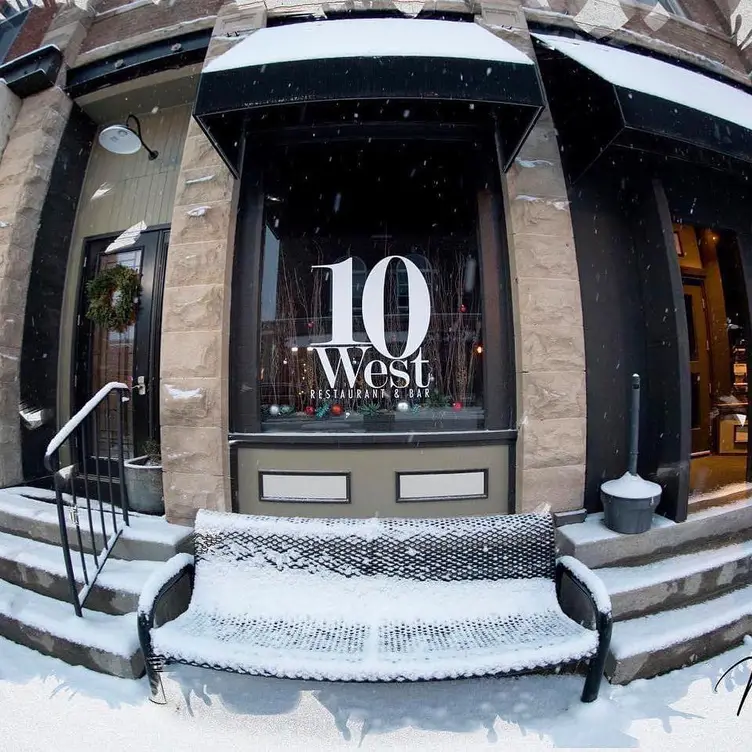 10 West Restaurant & Bar，INCicero