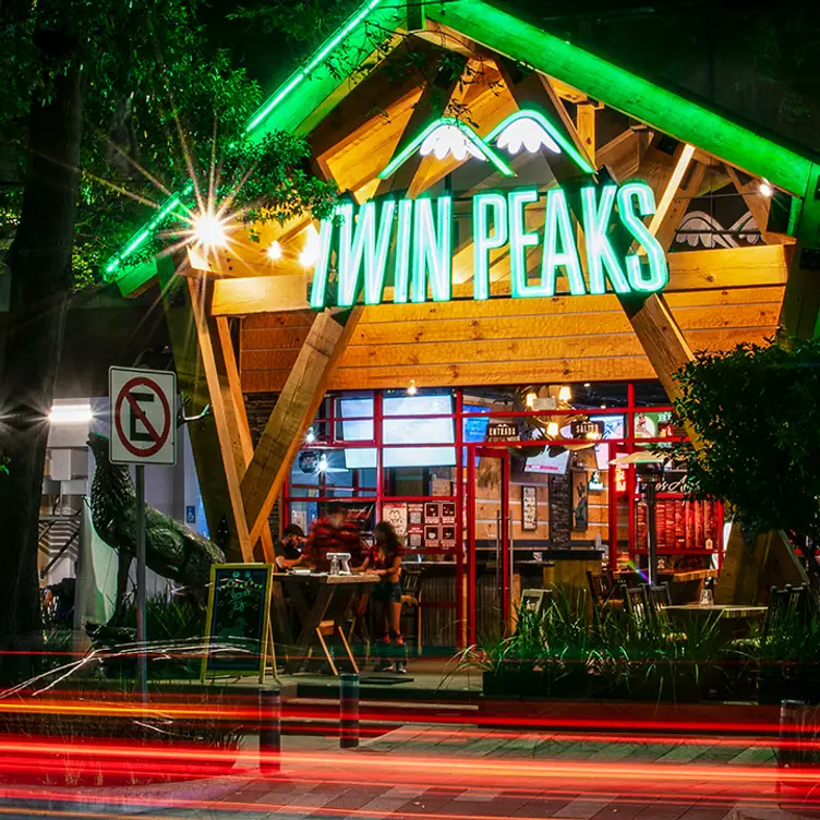 Twin Peaks - Coapa, Ciudad de México, CDMX