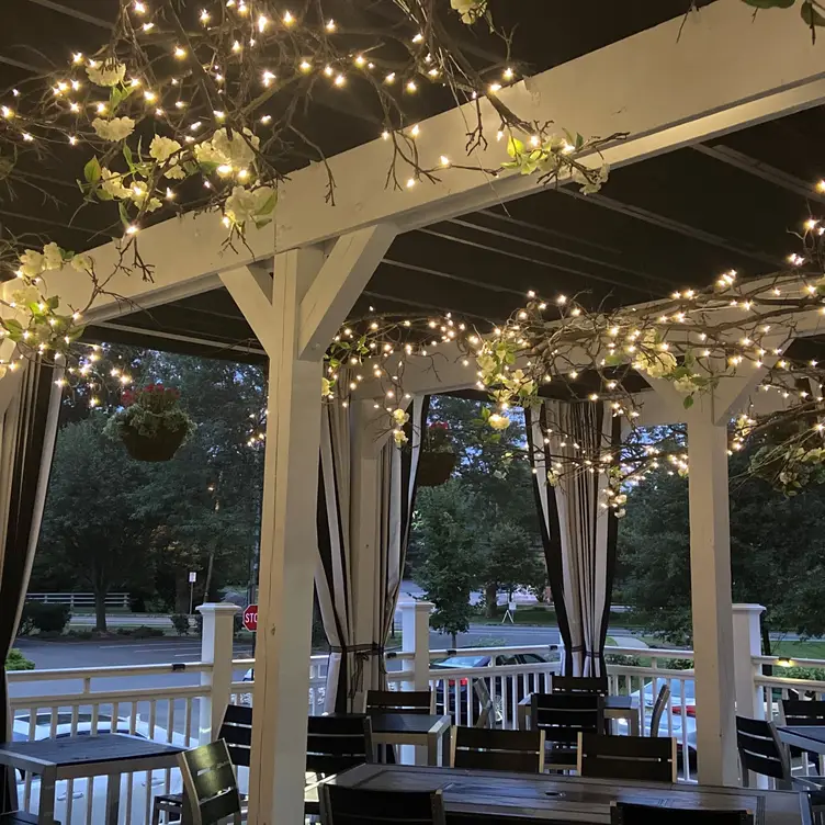 Dine out on our beautiful patio! - Moe's Bistro & Bar, New Providence, NJ