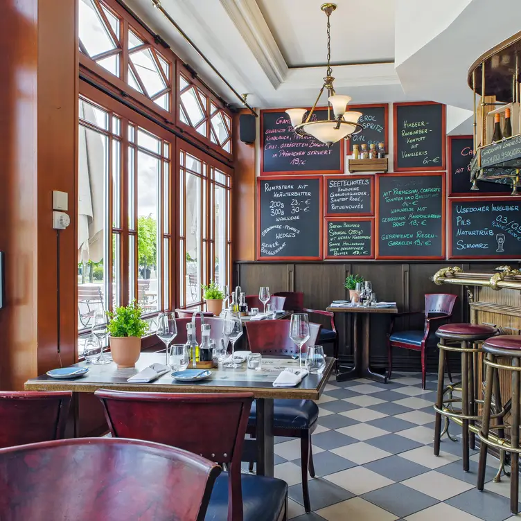 Direkt an der Strandpromenade mit Außenterrasse - La Brasserie，MVHeringsdorf