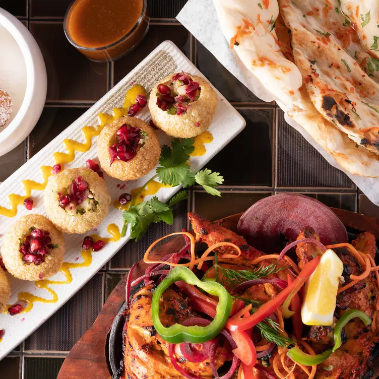 Hariyali Express Indian Cuisine & Bar, Vancouver, BC