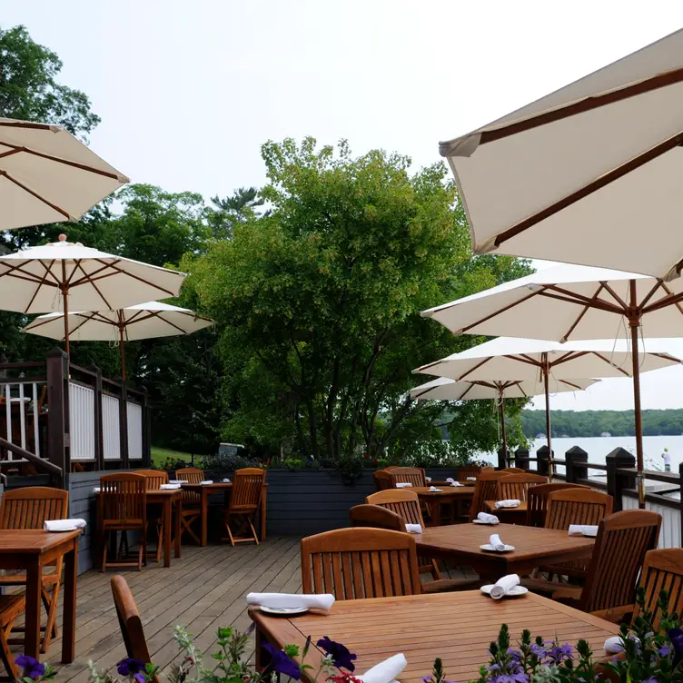 Water's Edge Wine Bar and Grill, Port Carling, ON
