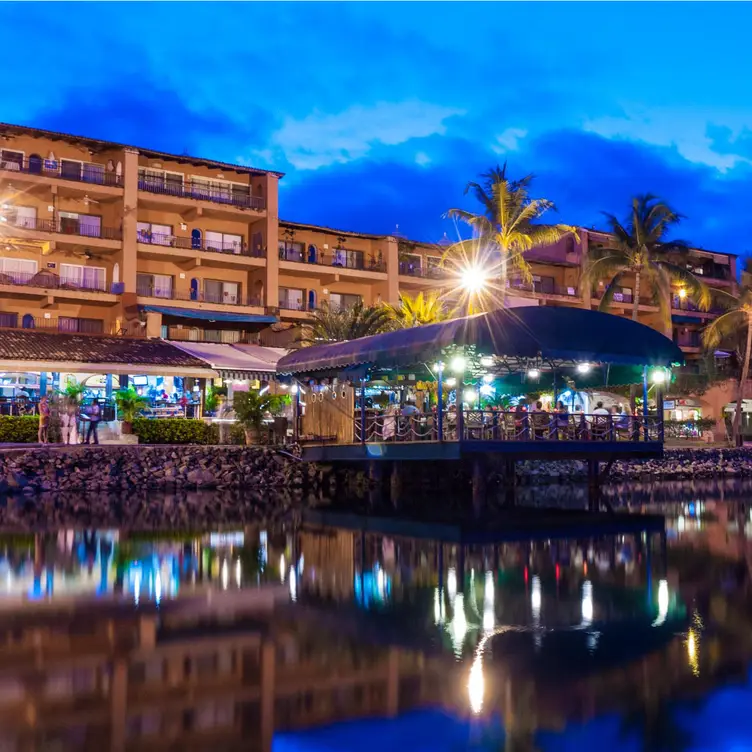 TERRACE OVER THE WATER - LA TERRAZZA DI ROMA JAL Puerto Vallarta