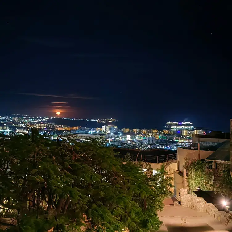 Luna Italiana, Cabo San Lucas, BCS