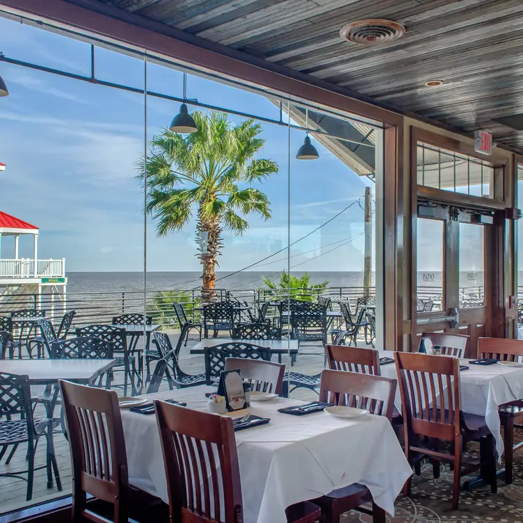 Landry’s Seafood House – New Orleans Lake Pontchartrain LA New Orleans