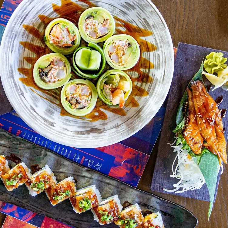 Traditional favorites, with specialty &amp; vegan maki - Blue Sushi Sake Grill - Houston，TXHouston