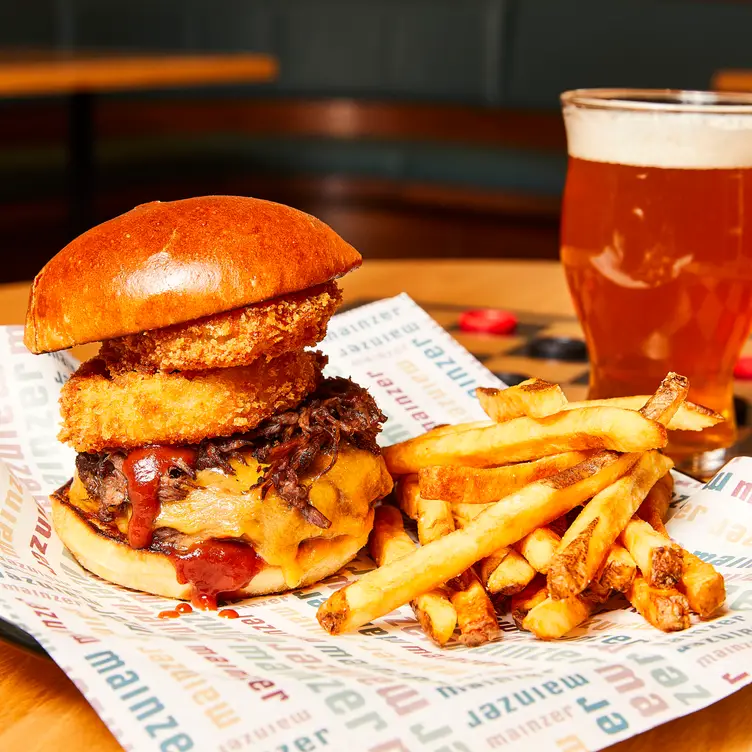 Burger fries and a beer - Mainzer，CAMerced