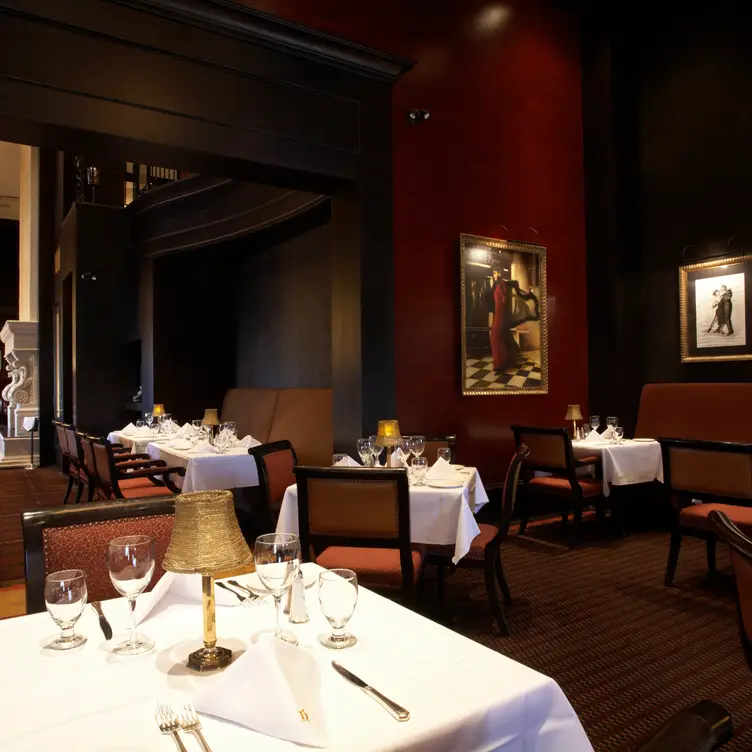 Hy's Steakhouse - Winnipeg MB Winnipeg